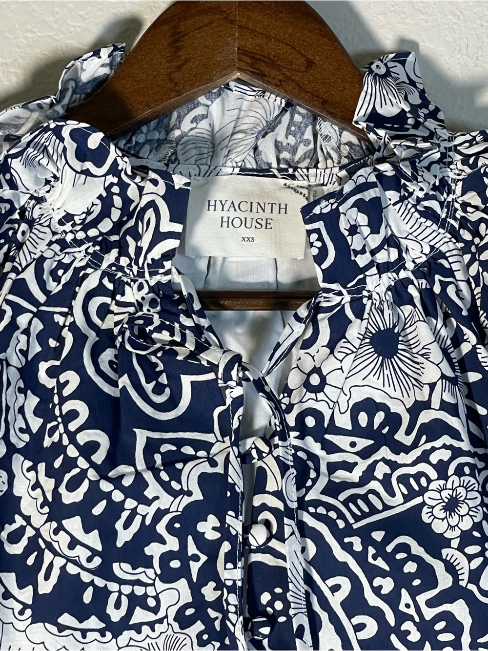 Tuckernuck Hyacinth House Thea Blouse Navy & White Floral Paisley Sz XXS Top NWT - Picture 3 of 11